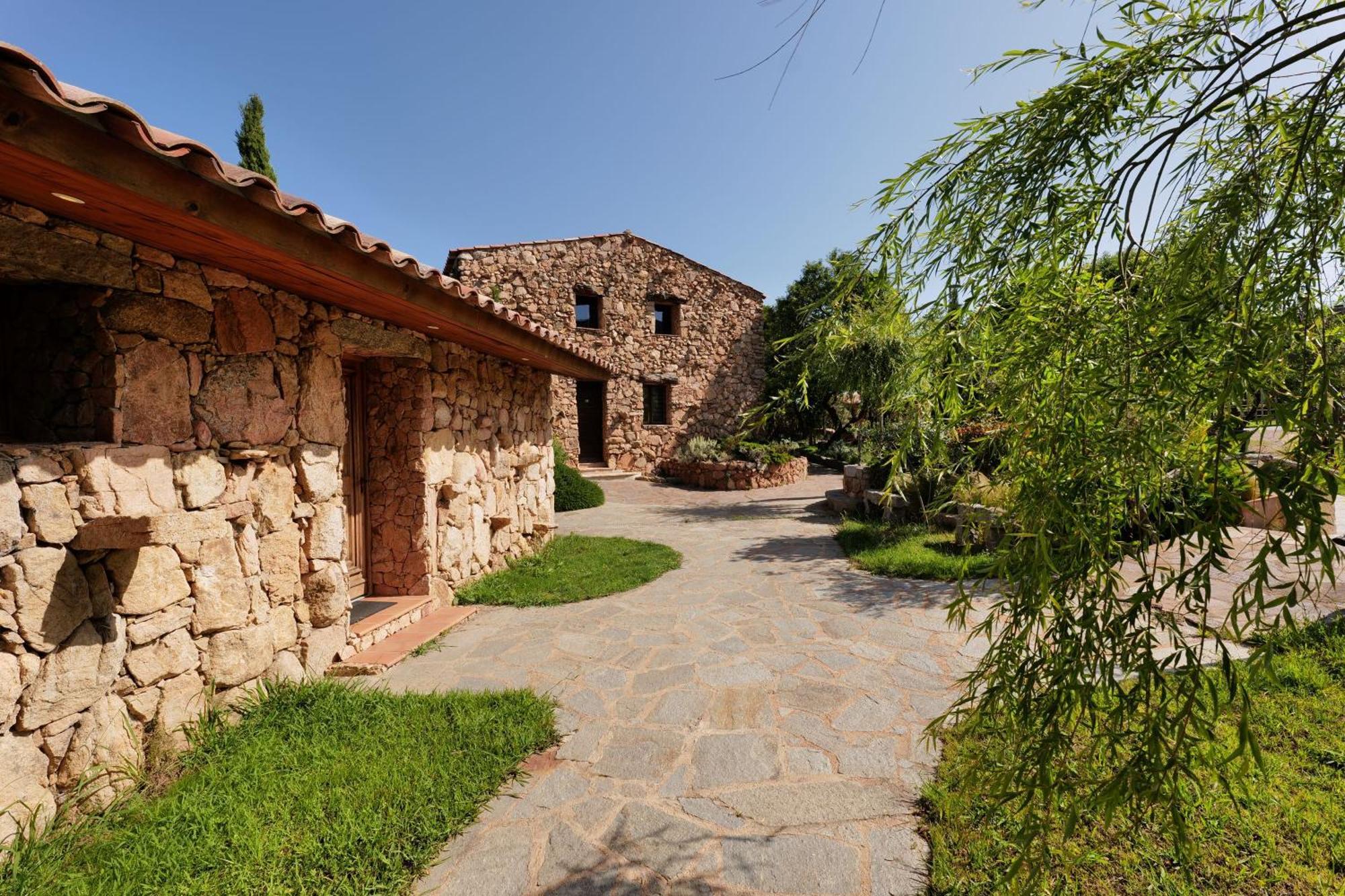 פיגארי Domaine Pozzo Di Mastri Hotel & Spa מראה חיצוני תמונה